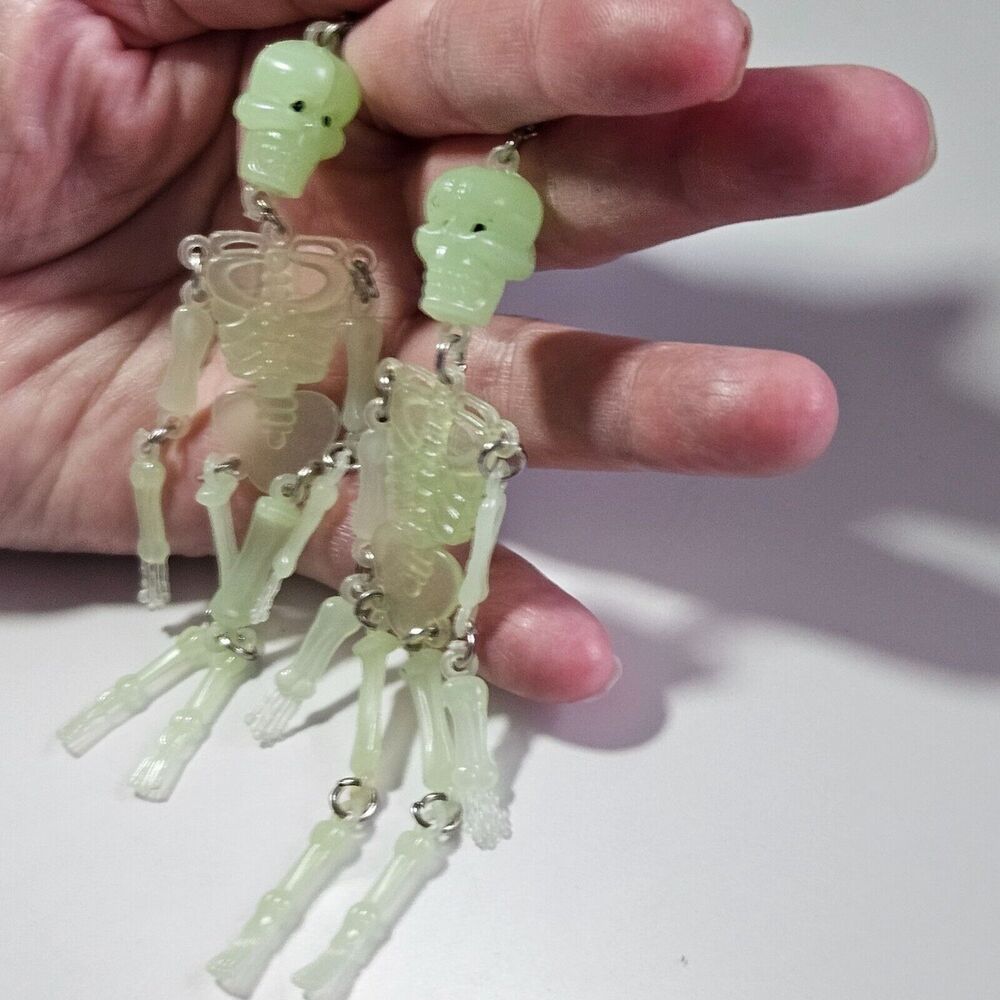Glow in the dark skeleton earrings - Picture 3 of 12